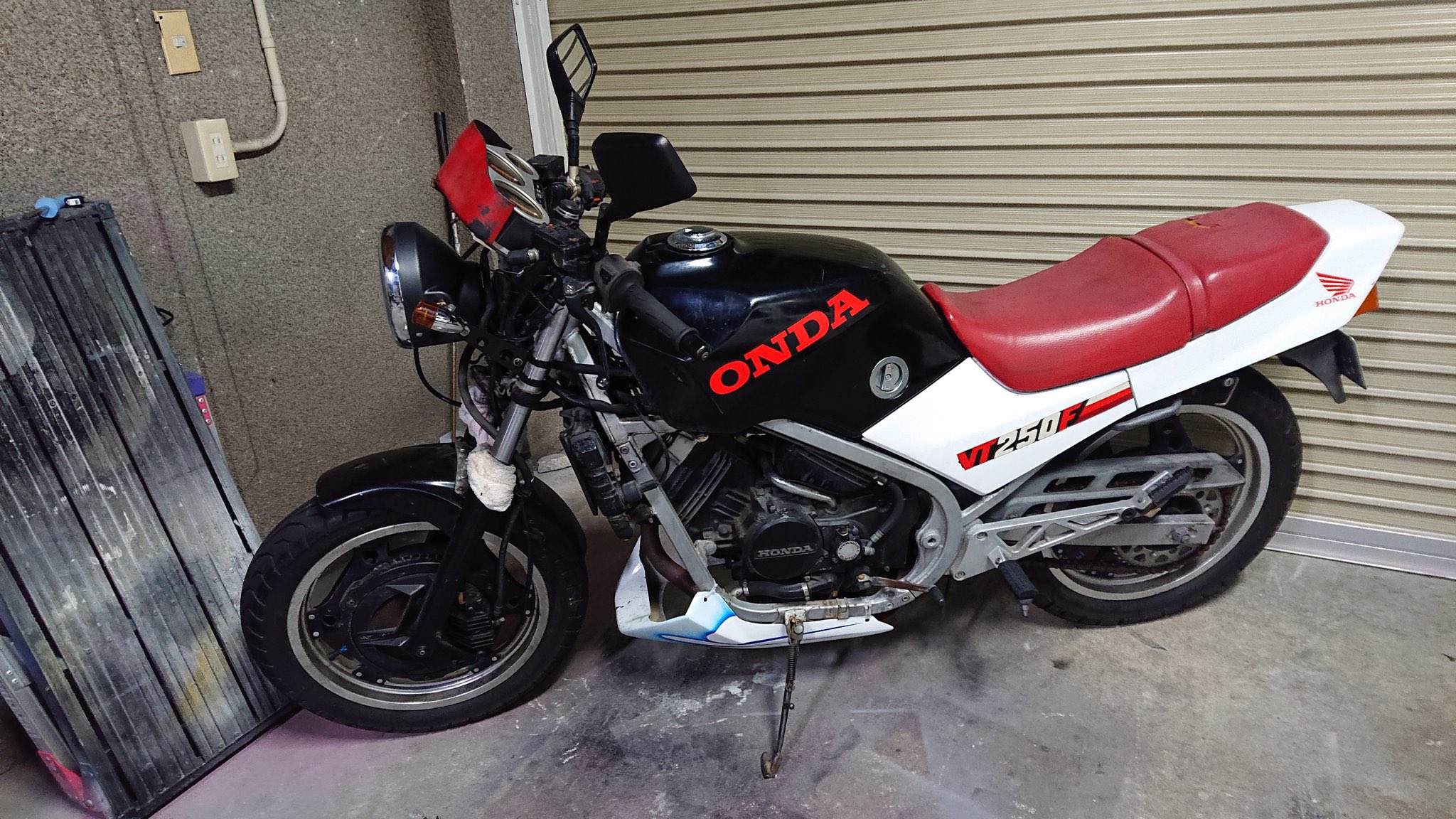 エアロシャーク 0301-K59-05 エアロシャークF.(シロ) ZX-12R 00-03 1個 BEET