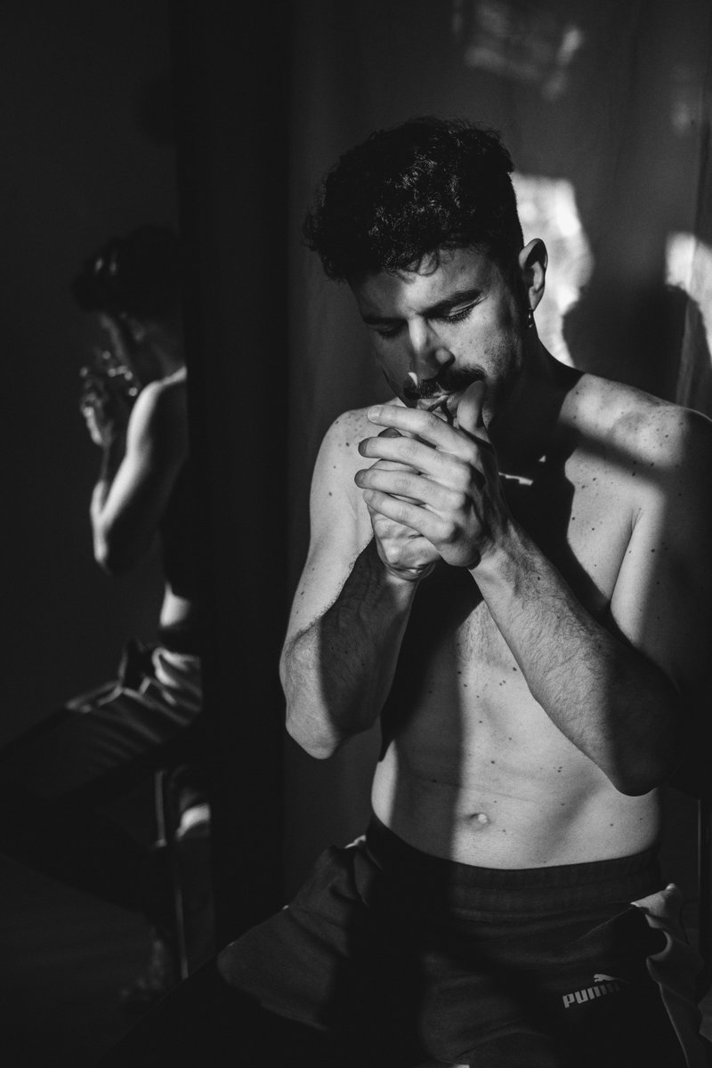 Mi canción "El ring" ya está en todas las plataformas digitales. Fue la primera canción que compuse en el confinamiento. Es la primera de una serie de singles que iré sacando poco a poco. Estoy muy feliz de poder compartirla.

open.spotify.com/track/3KYHzMI7…