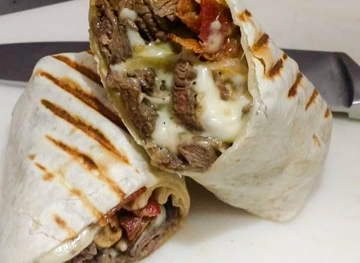 wraphappy1's tweet photo. T.G.I.F.!! Friday Special!

Tender filet mignon with grilled mushrooms, sautéed onions, crispy turkey bacon, and melted provolone cheese. 🤤 😋 https://t.co/CDy6D9MNqp https://t.co/Lye9EkSeZt