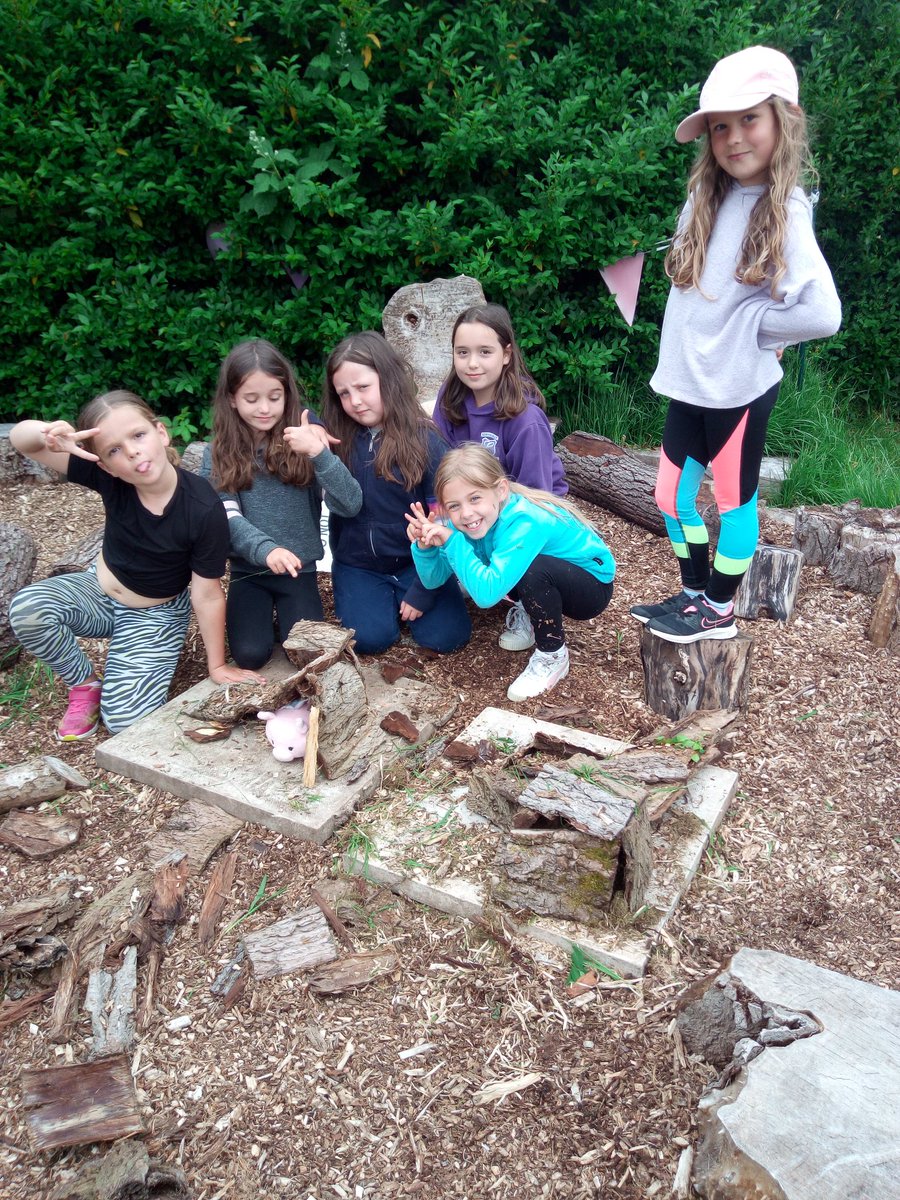 EPSPrep3's tweet photo. Making animal shelters. Prep 3 are so creative!
👍😊
#epsinspire @edenhurstschool https://t.co/mOBhmgDAZo