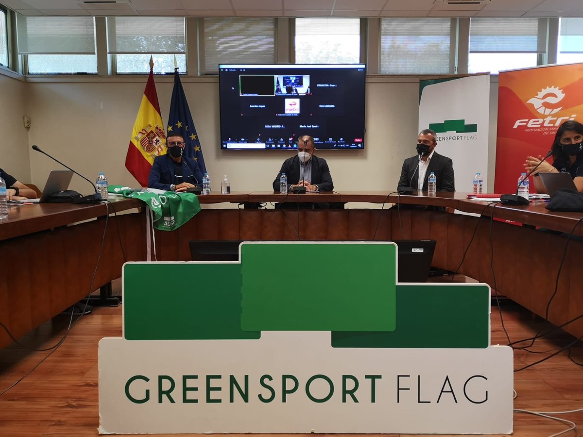 #FETRI y IRONMAN Spain acuerdan que la GREEN SPORT FLAG ondee en todos sus eventos en #España #SomosTriatlon  

Más información ⬇️⬇️
cutt.ly/ZnO7W1w 

<a href="/deportegob/">CSD</a> <a href="/ecoembes/">Ecoembes</a> <a href="/SEO_BirdLife/">SEO/BirdLife</a> <a href="/depespana/">ADESP - Asociación del Deporte Español</a>