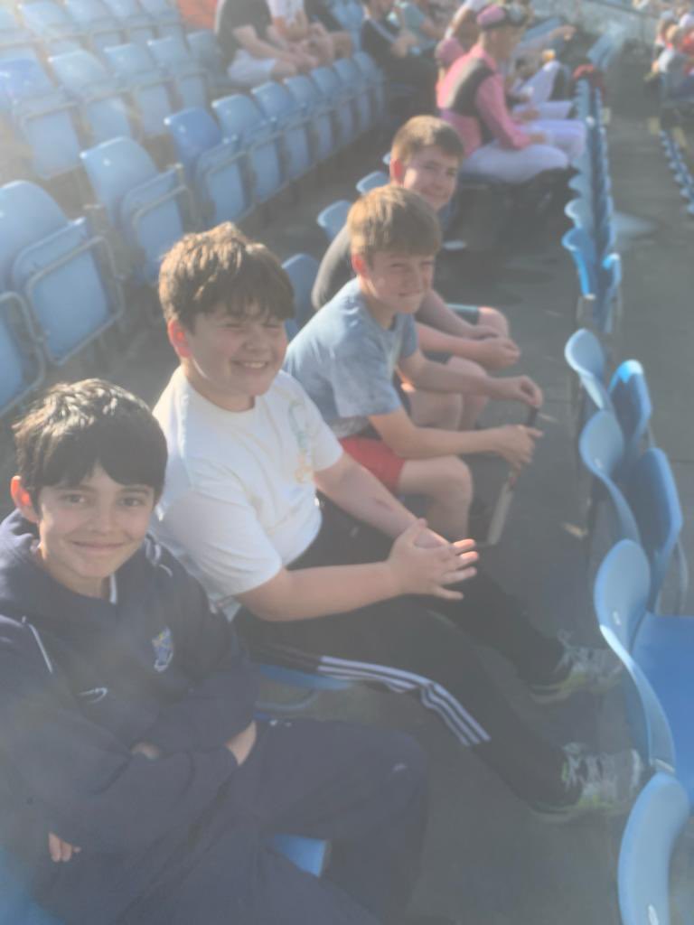 4 keen St Peter’s 8-13 cricketers came to watch their favourite OP in action last night <a href="/jbairstow21/">Jonny Bairstow</a> great game!