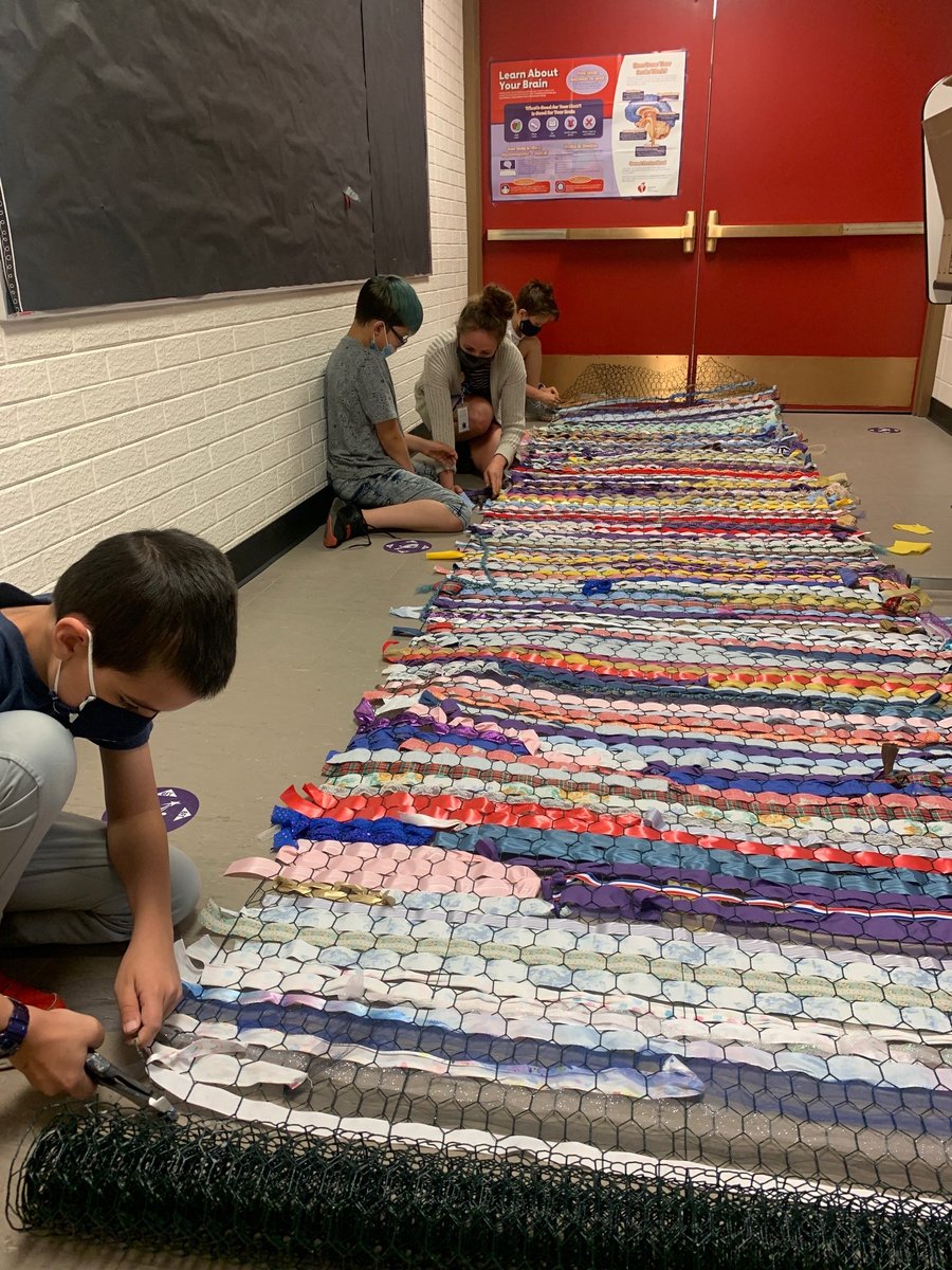 BauderPsd's tweet photo. Bauder's students have been busy making a quilt made out of recyclable materials in art class. Bravo!
#PSDProud #communityart #recyclableart #MakeLifeBeautiful https://t.co/8Sr0QVaHUd