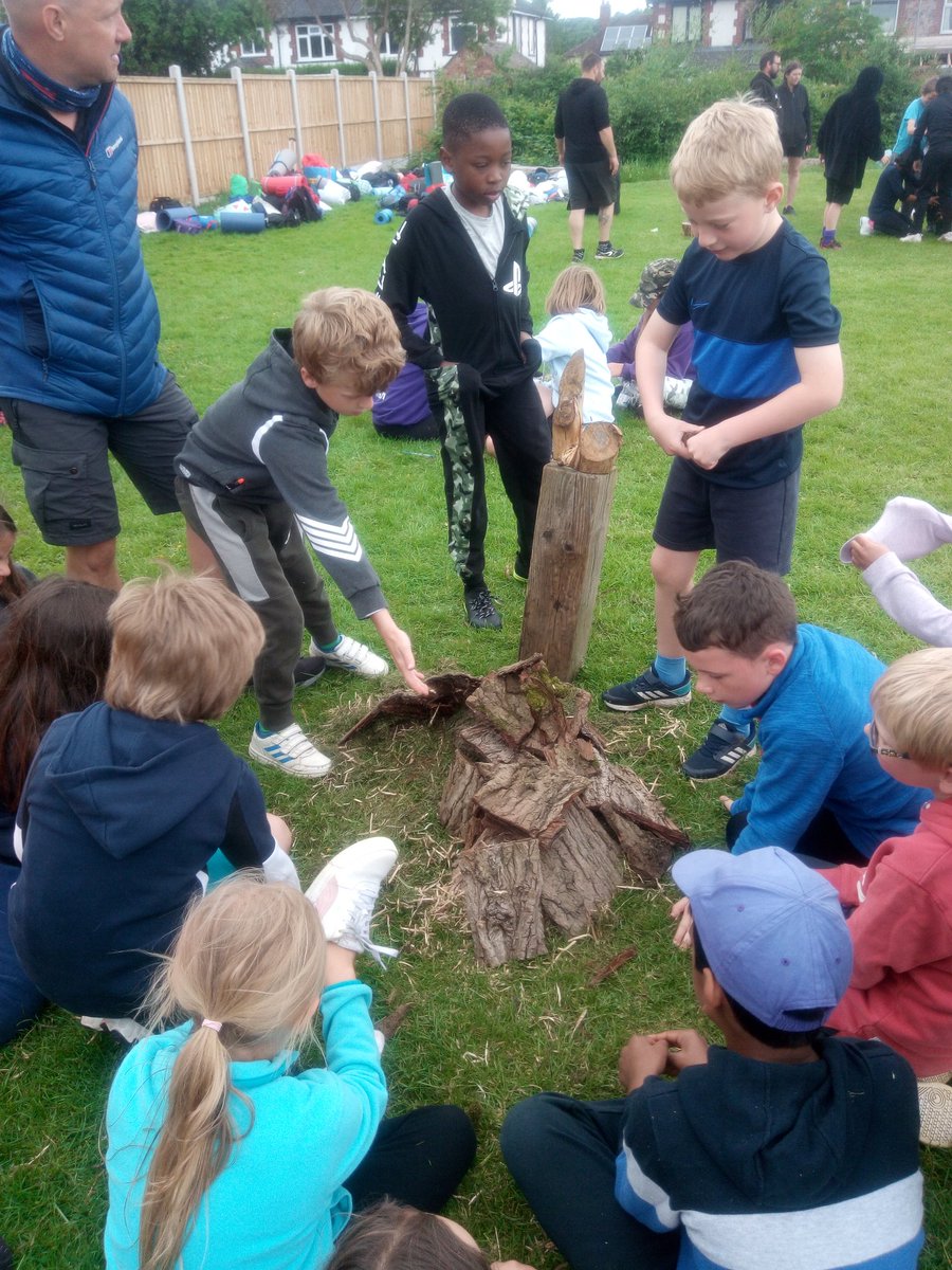 EPSPrep3's tweet photo. Making animal shelters. Prep 3 are so creative!
👍😊
#epsinspire @edenhurstschool https://t.co/mOBhmgDAZo