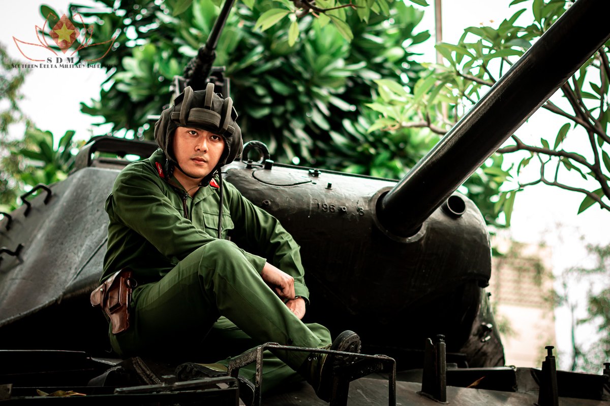 SDMImpression's tweet photo. Tái hiện hình ảnh bộ đội tăng - thiết giáp trong chiến dịch bảo vệ biên gi��i Tây Nam 1979
Reenactor: Sword.
Reenactment of Tank Armored vehicle unit during Vietnam - Cambodia border war 1979. https://t.co/GsbffAgXFb