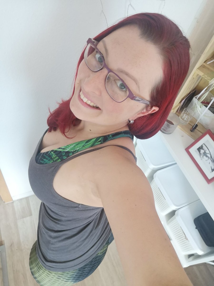 Bei Only Fans versteige ich gerade ein Wunschvideo. Werde auch gleich mal einen Rabatt einrichten, weil ich am WE nicht da bin. Wie wäre es mit 50%?
onlyfans.com/bea_buttercup