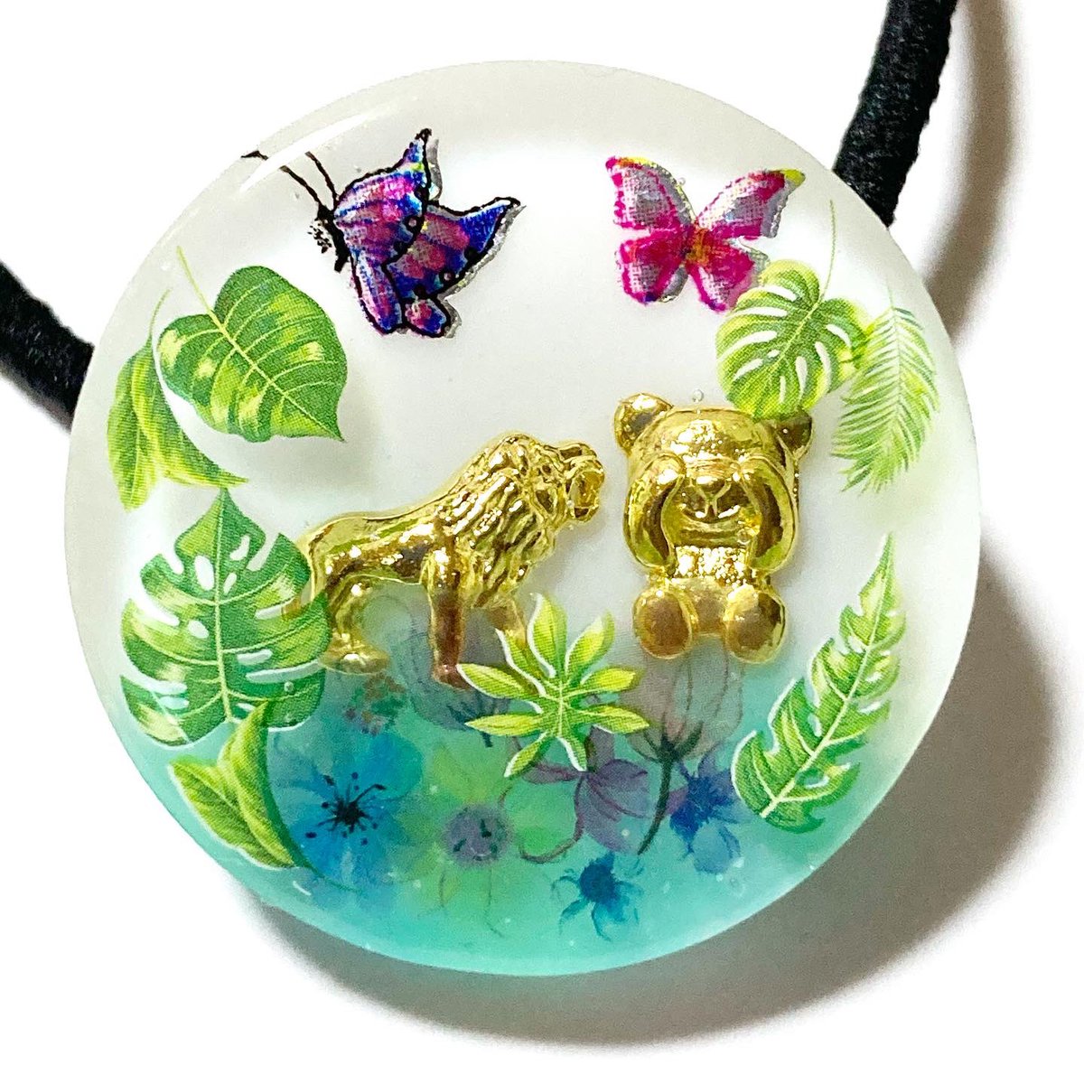 弱肉強食ヘアゴム ライオンとクマ 3dのように奥行きがあって可愛いで あさみ のイラスト