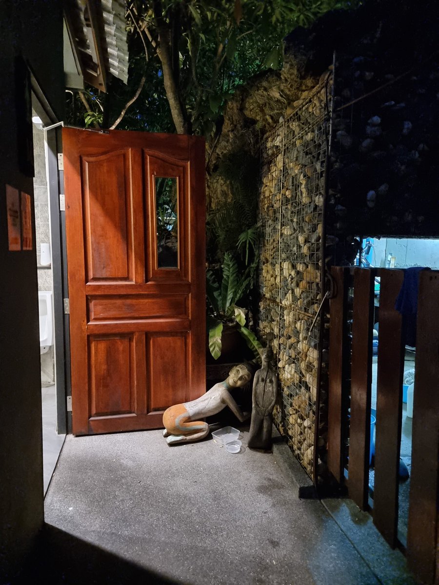 ถัมจีง อีสัส กุเกือบช็อกตายหน้าห้องน้ำ