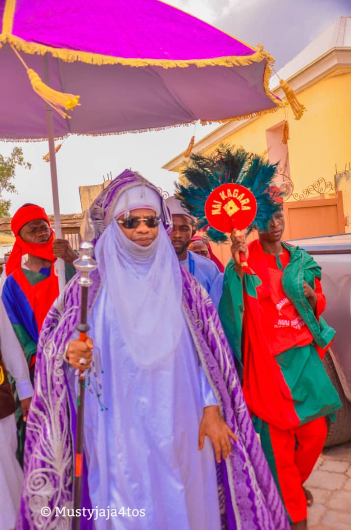 Ibrahimt2T's tweet photo. Happy Juma'at Mubarak From HRH AMIR Of KAGARA https://t.co/MKFZSY5KrD