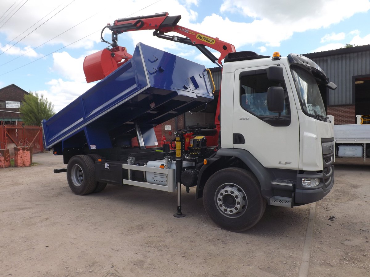 TipperBodies's tweet photo. Fresh off the production line, this bespoke Daf LF 18T Tipper grab vehicle. https://t.co/HeuTtqf4eZ