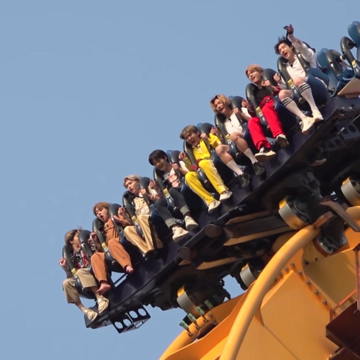 ㅠ쩡이니 여기서마저 웃고잇는게