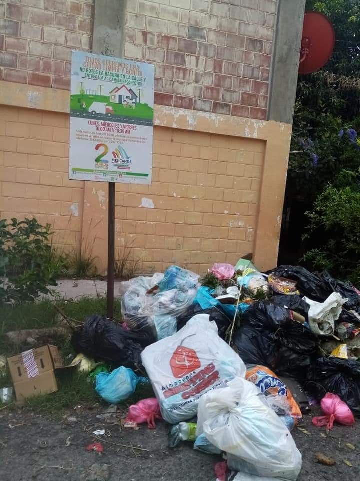soynahuatl's tweet photo. Como cuando te engañan por votar por la N pero te das cuenta que son un total fracaso como administradores municipales
Municipio de Mejicano hoy es #BasuraCity lo peor de lo peor en #ElSalvador https://t.co/vtkjE4m6pF