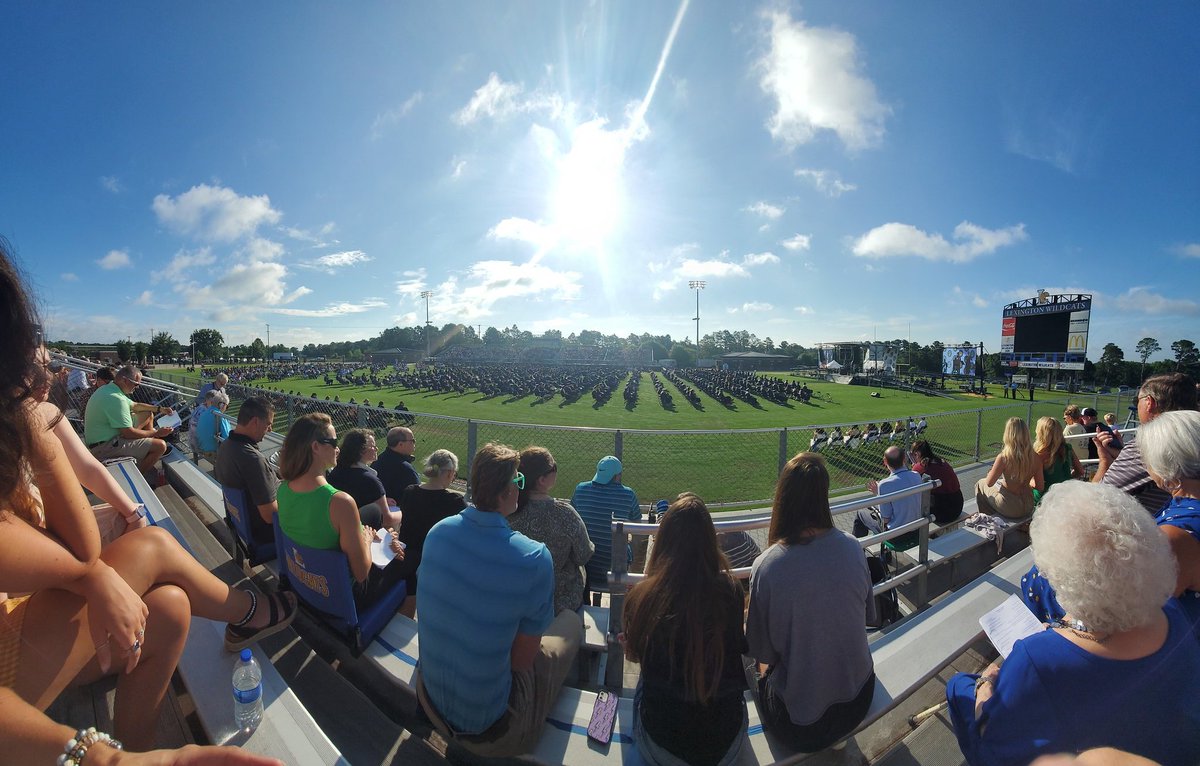 RichLAdams2's tweet photo. Congrats to the @LHS_WILDCATS Class of 2021...It's a beautiful morning!!
@LexingtonOne https://t.co/fRDrdhhwYl