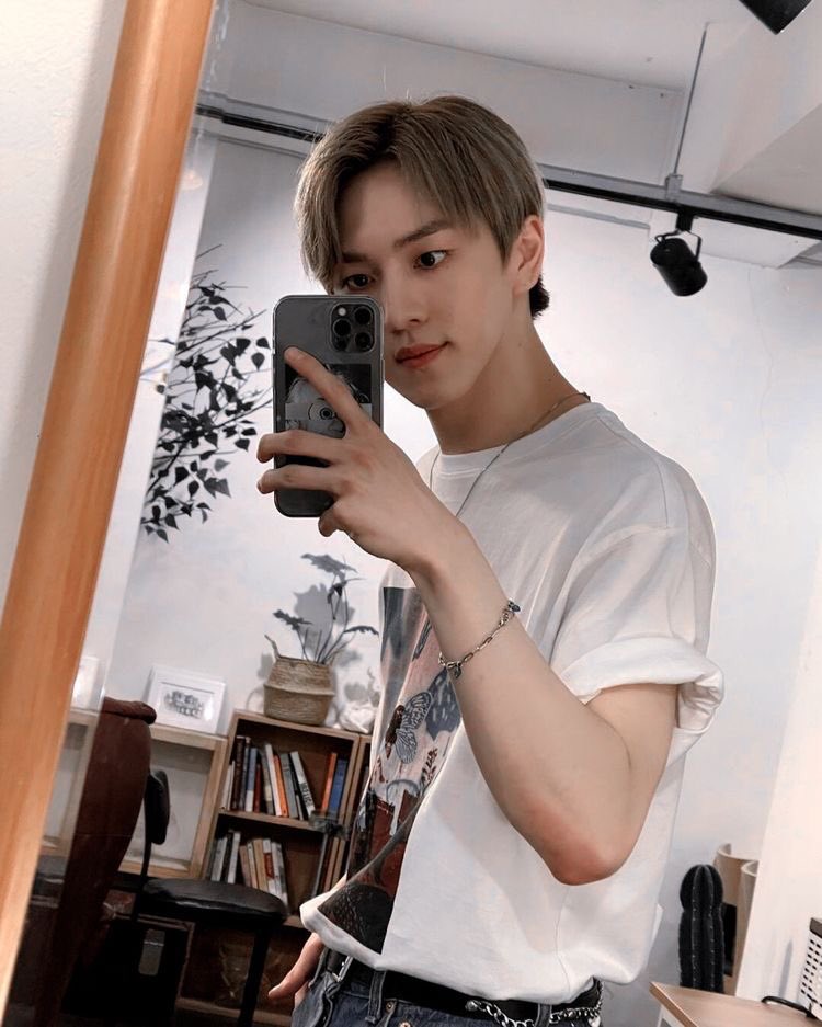 PTGTEEZPICS's tweet photo. hi! this account is dedicated to #펜타곤 and #에이티즈 <3 rt/like to spread the word hehe thank you 🤍 https://t.co/fYnWmFyZsN