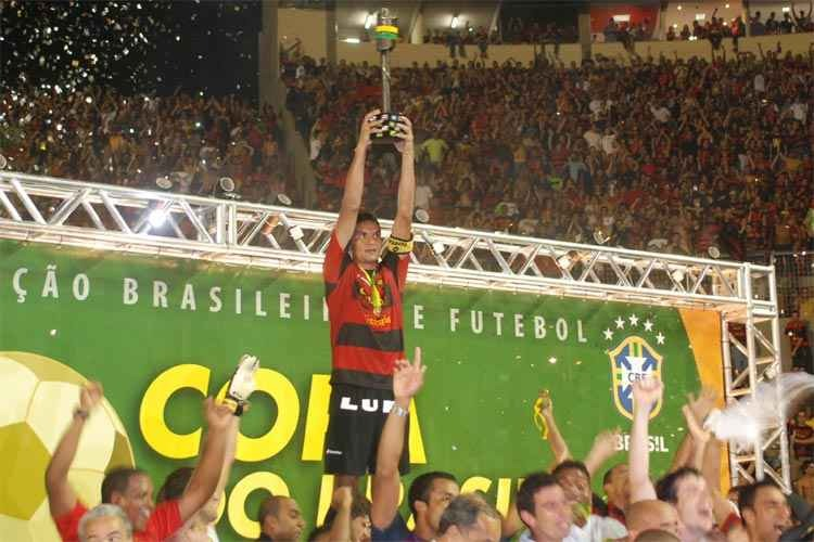 herbertjalmeida's tweet photo. Na semana em que o futebol nordestino mostrou o seu valor na Copa do Brasil, comemoramos os 13 anos da única conquista da taça por um clube da região. Te amo, @sportrecife
Eu fui, eu tava. ❤️🖤🦁
#PST #VamosSport #87ÉNosso #2008Também #MaiordoNE #RespeitaONordeste #11DeJunho https://t.co/u4lPVuaNtP