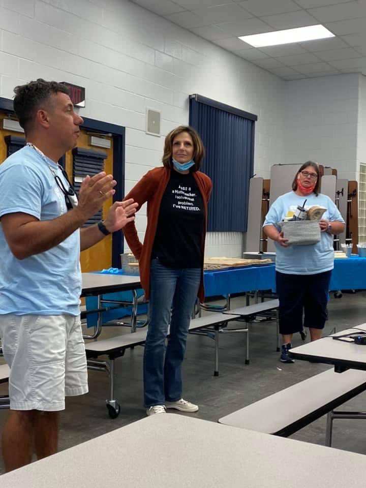 GambleRogersMS's tweet photo. Saying goodbye is never easy.  We will miss you, but we will also remember and your “what’s best for students” legacy will remain. Thank you to all of our staff who are moving on for making Gamble a great place for students to learn! #stingraysforever https://t.co/vbtz45MDuV