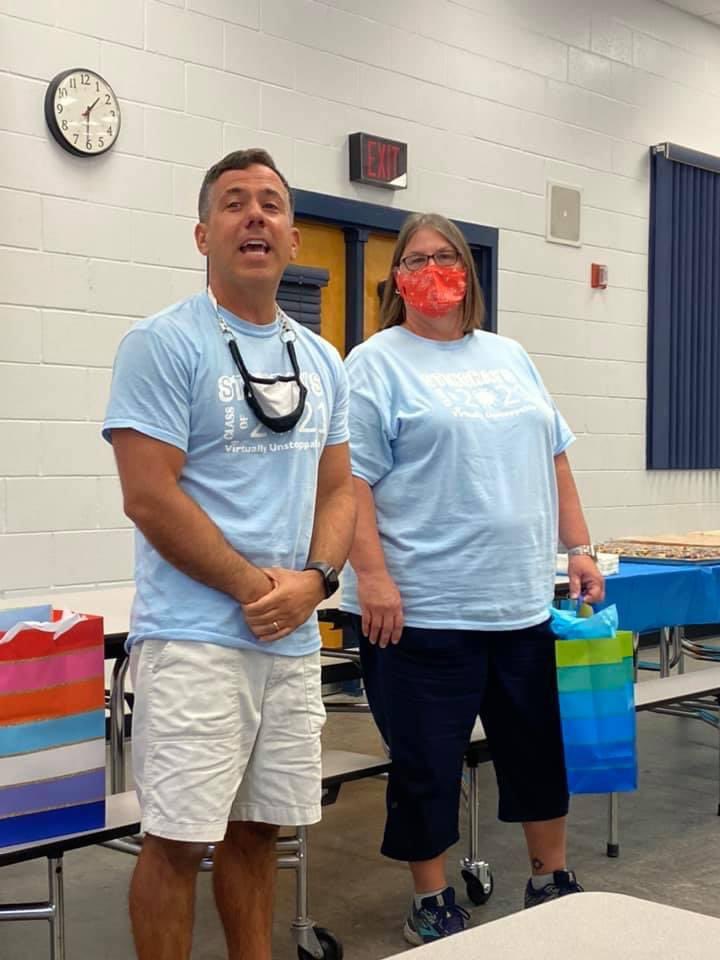 GambleRogersMS's tweet photo. Saying goodbye is never easy.  We will miss you, but we will also remember and your “what’s best for students” legacy will remain. Thank you to all of our staff who are moving on for making Gamble a great place for students to learn! #stingraysforever https://t.co/vbtz45MDuV