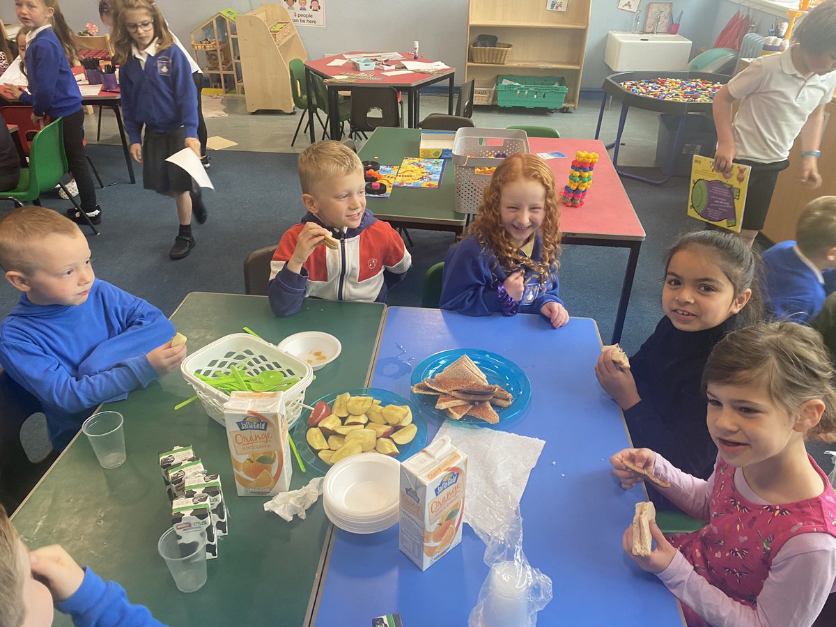 MissRenwickBPS's tweet photo. A wonderful week in P2. We have done some fab partner work to spot alliteration and we had a go at writing our own sentences. We loved soft start breakfast today and seeing our new P3 teacher again! 🍞✏️⭐️ Happy weekend! https://t.co/RQIPIsigEY