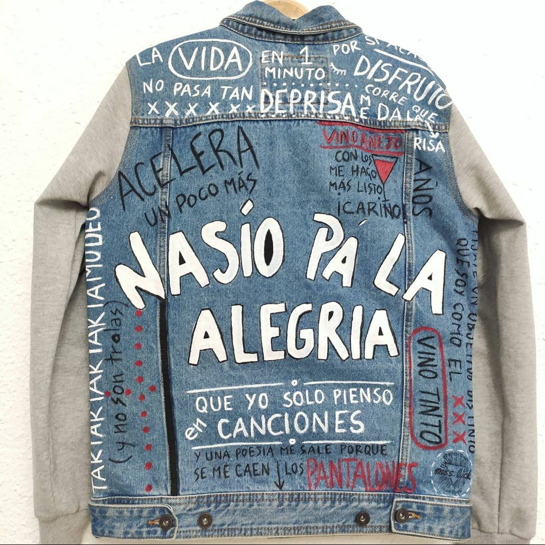 Deltoya_95's tweet photo. @estopaoficial Un cojín está muy bien... Pero poco se habla de la chaqueta definitiva https://t.co/VDOaKZh34z