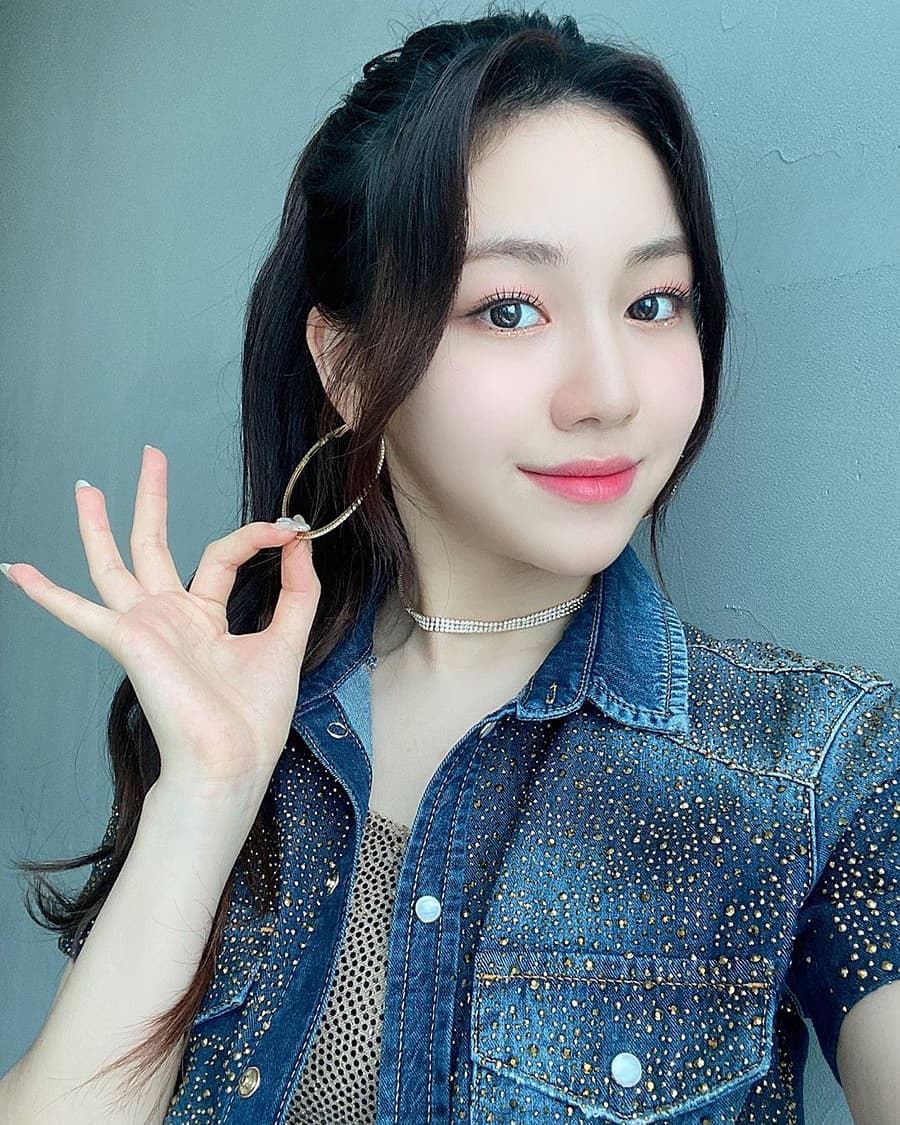 RCPC___Dahyun's tweet photo. 어제는 데님다현💙
켓치들 엠카 본방사수도 잊지마요!ㅎㅎ

#로켓펀치 #Rocketpunch #다현 #dahyun #多铉 #ketchy #RingRing #🤟 https://t.co/b4QWoXzHye