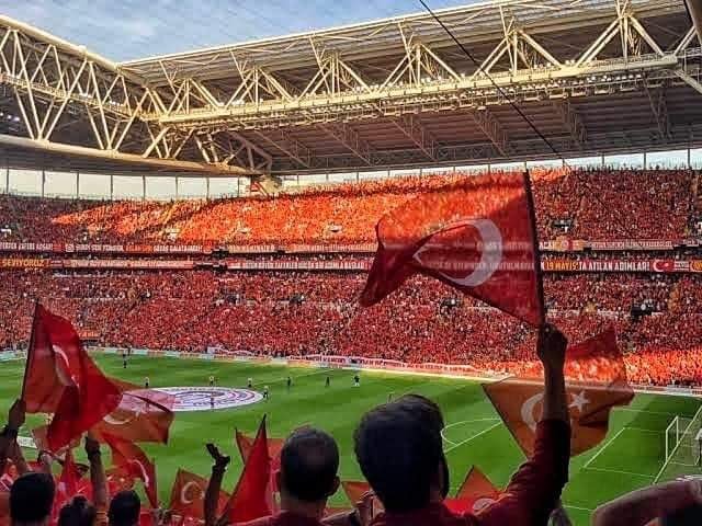 Bugün Günlerden #BizimÇocuklar
Vurduğunuz gol, yediğiniz ofsayt olsun 😉🙋

Hep birlikte, son ses, tek yürek 🇹🇷🇹🇷
Gönlümüz ve dualarımız sizinle Allah yardımcınız olsun 🤲

#BizimÇocuklar #EURO2020