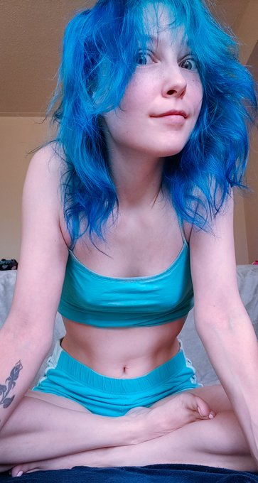 Hello hope your day is well :) https://t.co/INqb8k9yrs