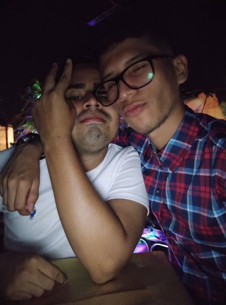 Fer_Osc4r's tweet photo. Extraño demasiado a mi novio 😩 https://t.co/UcvzbjqbCM
