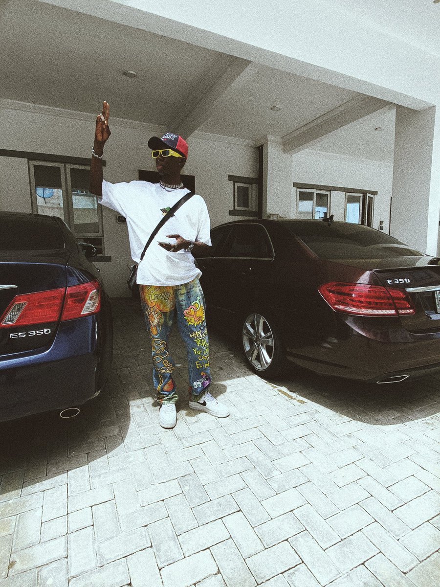 BlaqBonez's tweet photo. used to take me 4 buses and 1 keke to get to Lekki 🙇🏽‍♂️ https://t.co/T35TCUFcz3