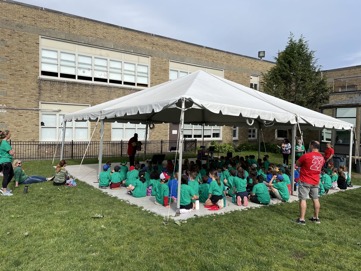 Spirit Day in underway at Winthrop! <a href="/WinthropMelrose/">Winthrop School</a> <a href="/MelrosePS/">MelrosePublicSchools</a>