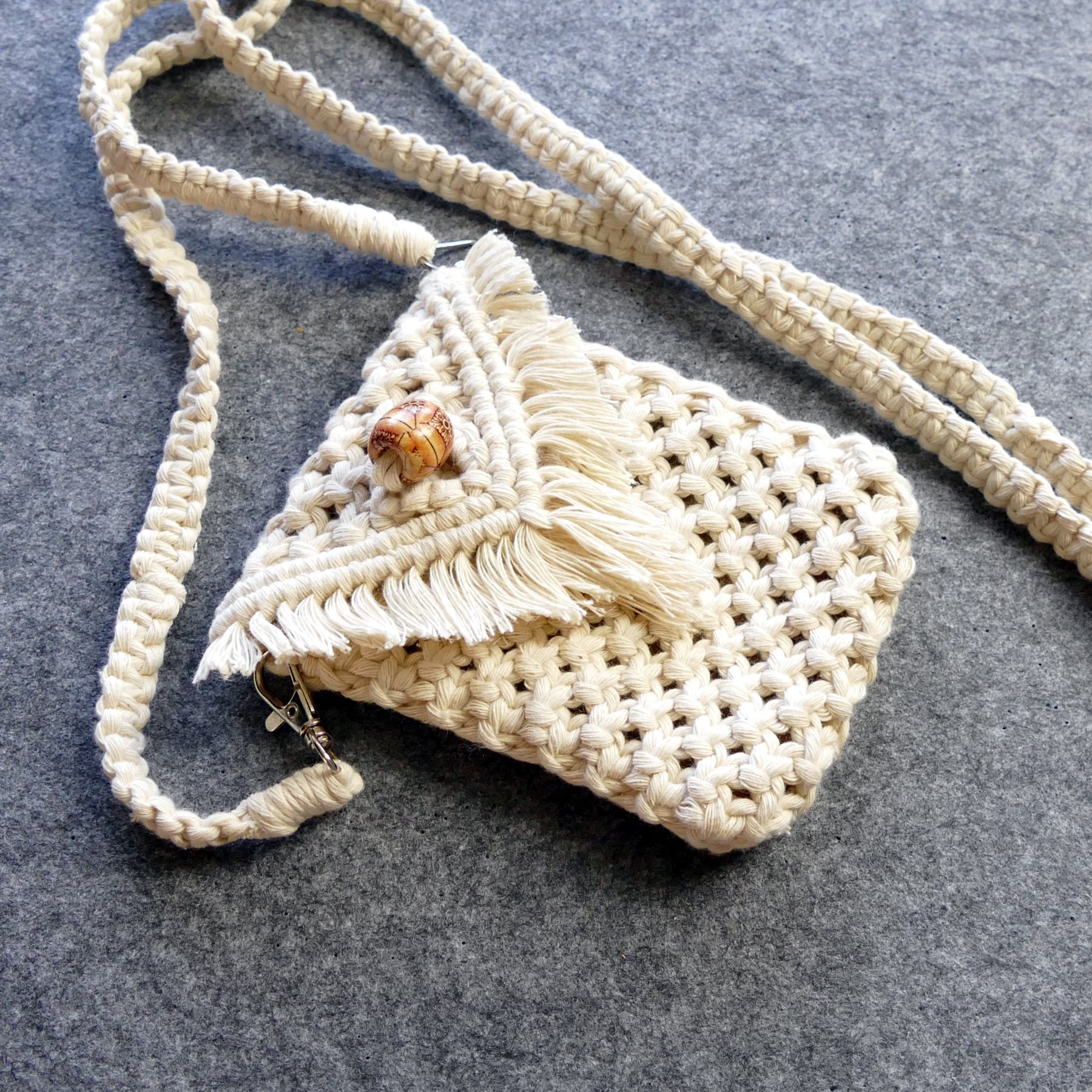 Simple Macrame Handbag Tutorial - A Beautiful Mess