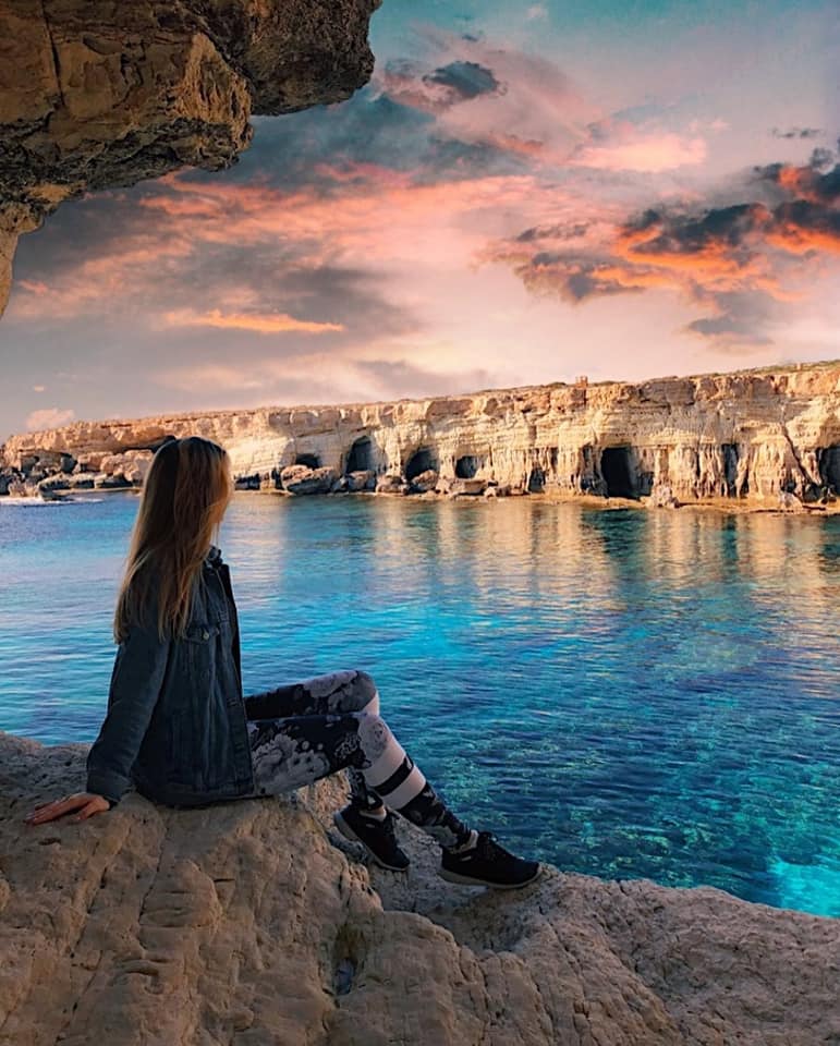 Blueyonetwo's tweet photo. The sky is burning/ #Ayianapa sea caves/ (my educated guess)/ #Cyprus// Gokyuzu atesler icinde/ Tahminim : #Ayanapa deniz magralari/ #Kibris #guzelliktengecilmiyor https://t.co/PNjvuPeZfc