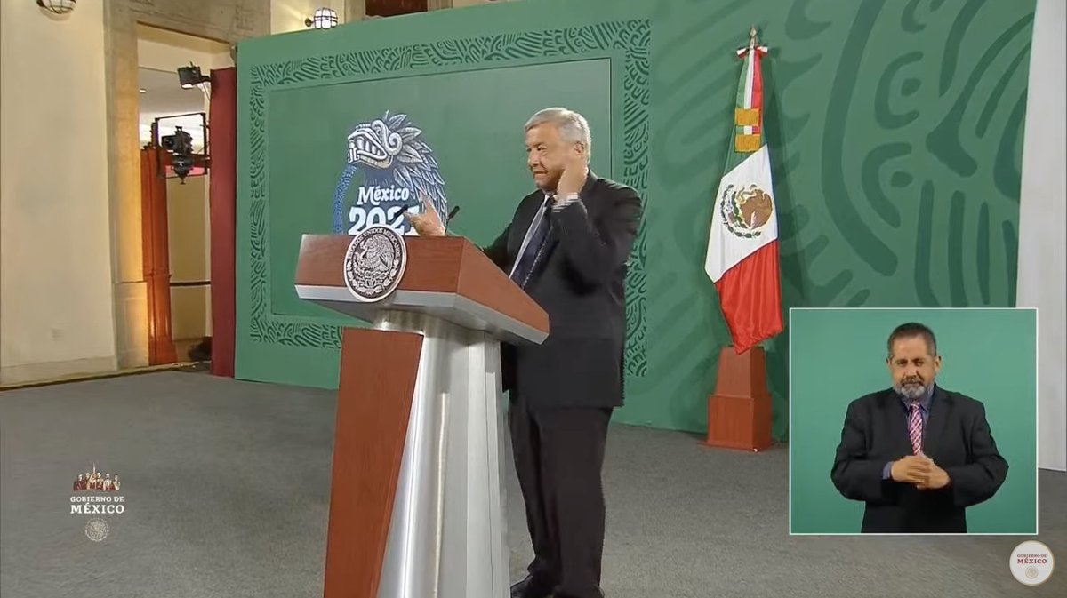 lopezdoriga's tweet photo. Responde el presidente López Obrador:

"Nos fue tan mal, que ganamos democráticamente 11 de 15 gubernaturas". 

"En la Cámara de Diputados, mal, mal, mal. Ganamos 185 de los 300 distritos. Los del partido Conservador avanzaron bastante", agrega. 

EN VIVO: https://t.co/vrWwPGsxLR https://t.co/yfGLbG1rjE