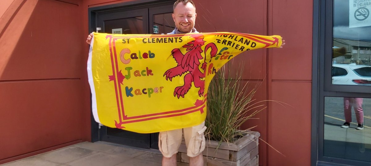 school_clement's tweet photo. Look what the lean green learning machine have made. It has just left Dingwall and is on the way to Hampden. Not sure who is more excited, the pupils or staff 🤔🏴󠁧󠁢󠁳󠁣󠁴󠁿⚽️ #Euro2021 https://t.co/3Uj0t9LzjI https://t.co/R5R2p8V2On