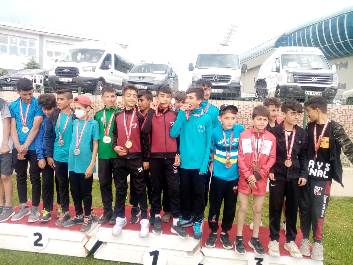 GSB_Patnos's tweet photo. Erzurum'da yapılan Atletizm müsabakalarında yürüyüş branşında 1. Olan Muhammet KARTAL ve Bayrak yarışında yarışan sporcumuz Ömer YALVAÇ takıca 1. Olmuşlardır. Ayrıca Yıldız erkeklerde AĞRI İlimiz Bölgede 1. Olmuştur. @ismailcalgangsb @FatihALPASLAN04 https://t.co/LZzOyAv09V