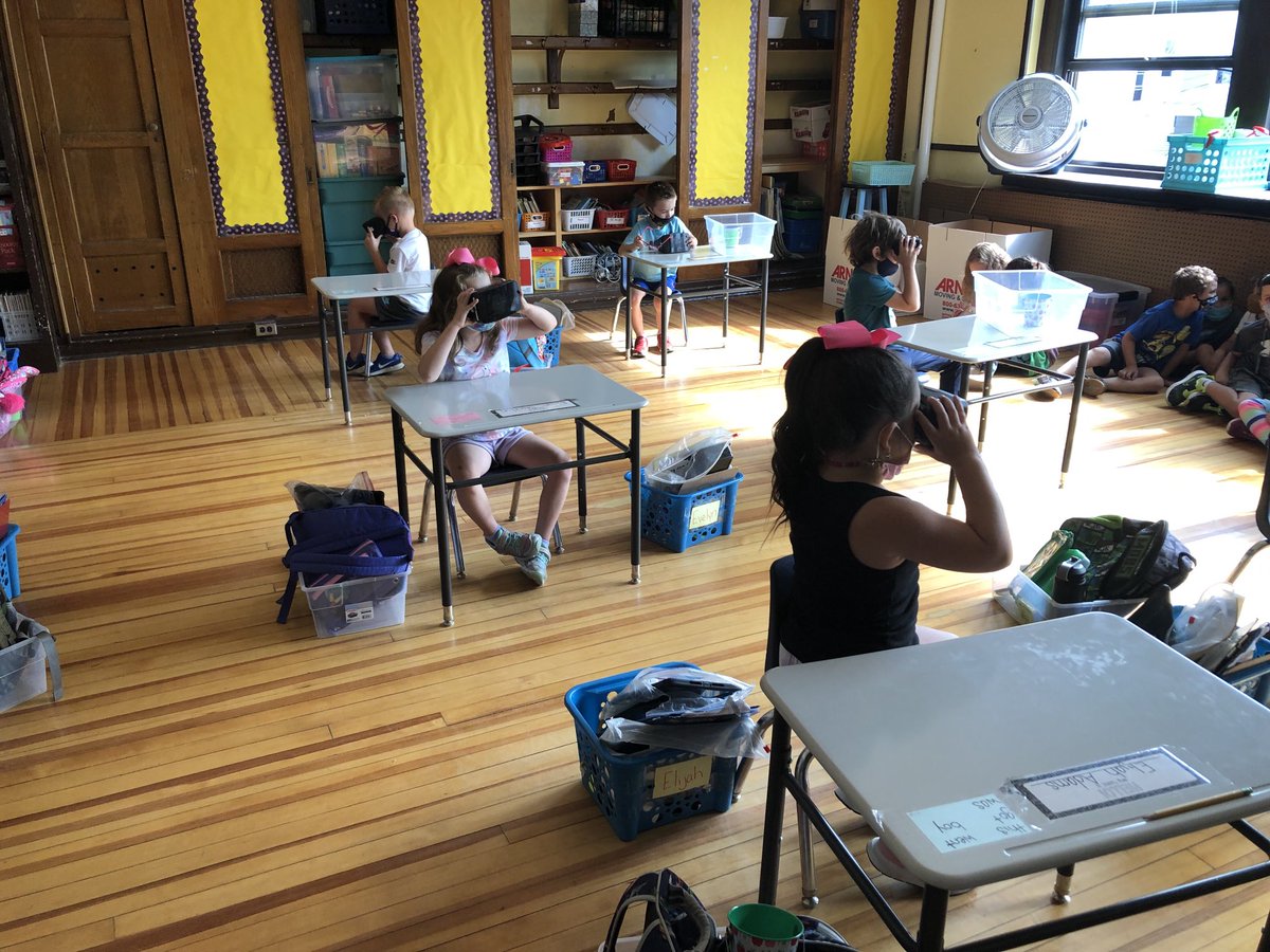 MrsStinson_K's tweet photo. Thank you to Mrs. Fraser for bringing VR to our classroom. We got to visit outer space, the ocean and get up close to turtles and manta rays. ⁦@TCSD⁩  ⁦@TroySchool18⁩ ⁦@Afraser13489⁩ https://t.co/YBi8S7naLO