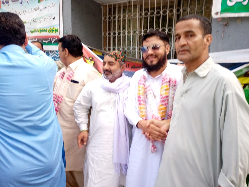 PLU_PQA's tweet photo. Labour distribute sweets to celebrate the elected of the new cabinet of the Peoples Labour Union Port Qasim Authority
#MazdoorKaBhuttoZindaHai
@BBhuttoZardari @JunaidSaleemJD @A_Qadir_Patel @JavedNLaghari @murtazawahab1 @AajizDhamrah @MuradAliShahPPP @SyedAghaPPP @SanghaarShazia https://t.co/aVcExbPqlZ