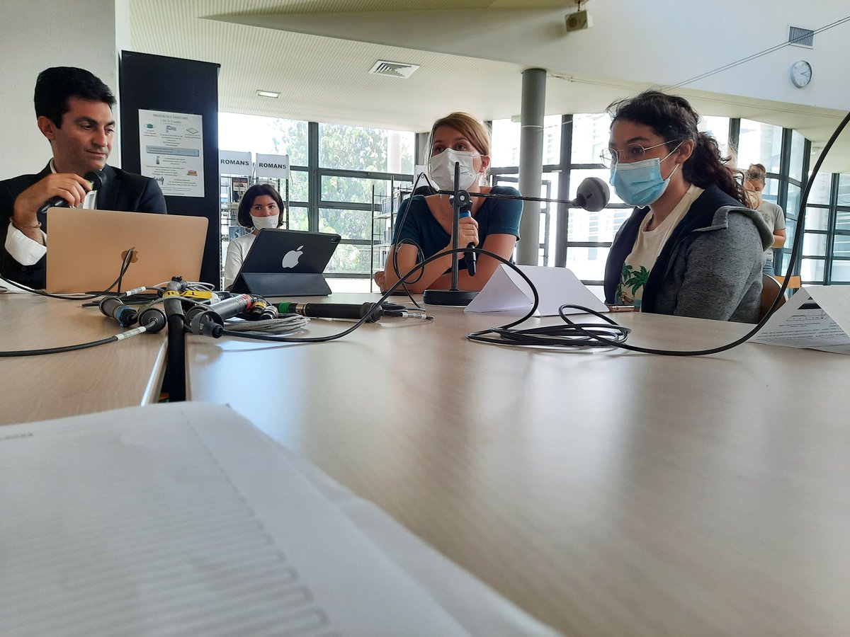 Sous les pins de Saint Exupery, tournage 5 <a href="/interclass/">Inter Class</a> les lycéens des quartiers nord de #Marseille parlent de la crise, de l'ennui, la culture qui les a sauvés et de politique. Avec pour invités dans les salles de classe <a href="/fhollande/">François Hollande</a> et @mehdiYZ13. A écouter cet été <a href="/franceinter/">France Inter</a>