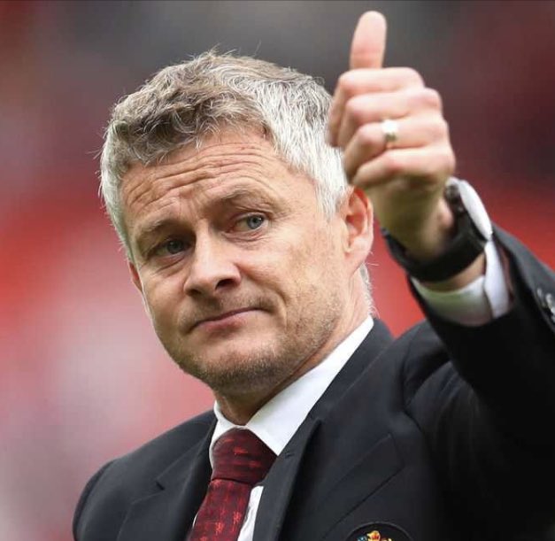 wrighty90210's tweet photo. OGS always looks like he’s just shat himself and is trying to play it cool #stonecoldfacts #pooplife #mufc https://t.co/lXKmBxsEIM