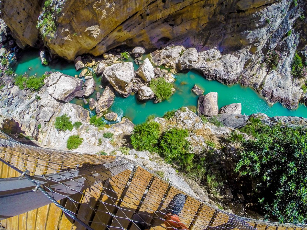 El Caminito del Rey, Espagne. 🇪🇸
Magnifique et... effrayant !

*** *** ***
#Espagne #Spain #Malaga #Travel #Voyage