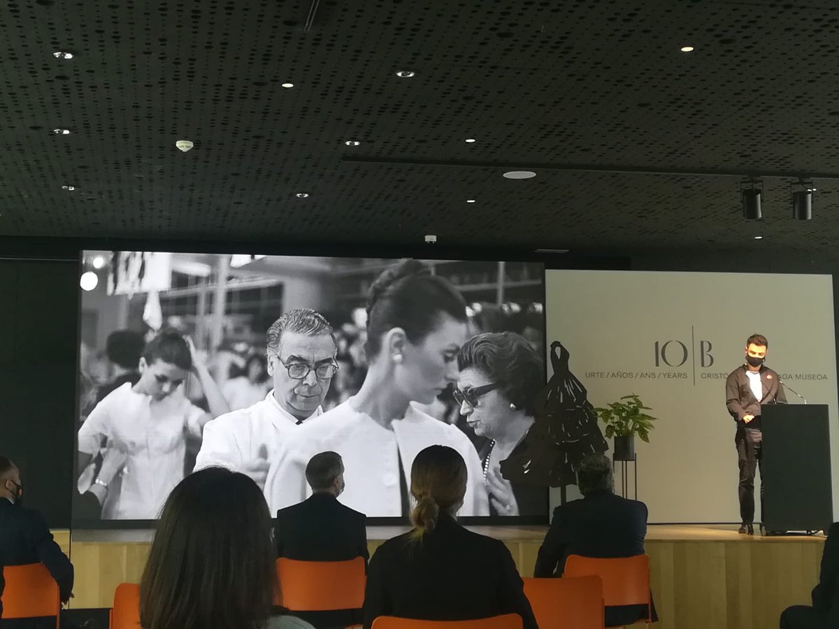 AEGIkastetxea's tweet photo. AEG eta @BalabFactory -k Cristóbal Balenciaga Museoara gerturatu dira, museoaren X. urteaurrena delako. Proiektu oso berezi bat partekatu dute gaur. https://t.co/WzHDVD3L0k
