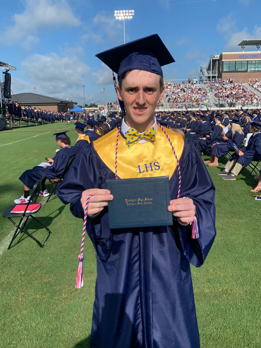 LexingtonOne's tweet image. “Class of ‘21, thank you for being awesome every single day. Enter each day to learn. Leave your mark through those you serve. We are incredibly proud of each of you.“ LHS Principal Ryan Pool, Ed.D. #Lex1co2021 #LexgoCats🎓