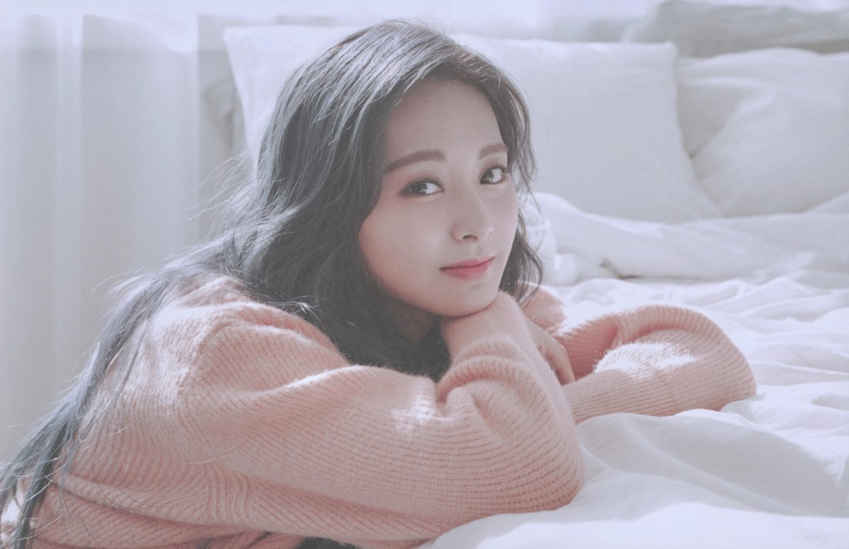 SCAN] Yes, I am Tzuyu (1st Photobook) page 101-2, 96, 98&99, 101-1