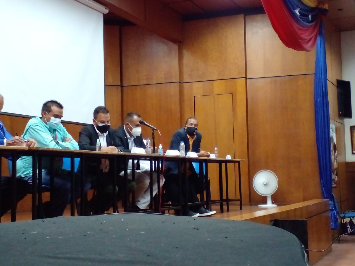 UNEXCA_ve's tweet photo. #11Jun | #EnFotos 📸 #Ayer en la Asamblea de la @FEVEDEU, momento donde son postulados los Prof.:
✅ Gaudy Sánchez #UPTCMS
✅ Marco Brito @CulturasUNEARTE
✅ José Marqués @Unefa_VEN
✅ Edgar López #UPTNMLS y
✅ Elys León de @uds_oficial
Para conformar el Consejo Electoral. https://t.co/1u9ClG2rfq
