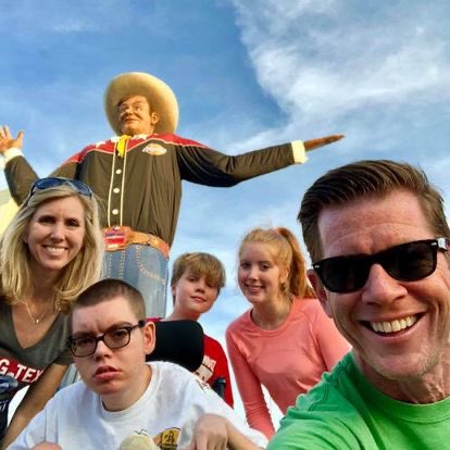help4chris's tweet photo. Four months ago, Chris Murzin was murdered in a road rage incident. The killer is still at large. Today we wanted to share some photos of Chris and his family and remember the amazing man, father and husband he was to all of those around him. We miss you. #help4chris https://t.co/M7R6spmH43