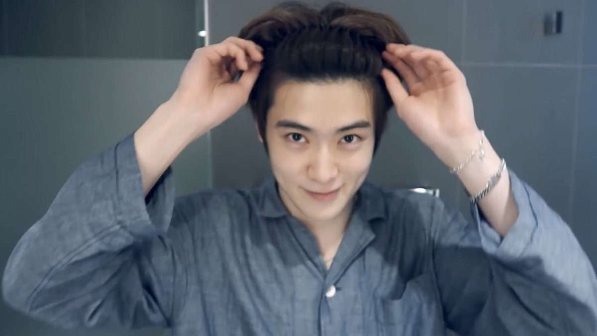 there's something mundanely beautiful about jaehyun and his headband