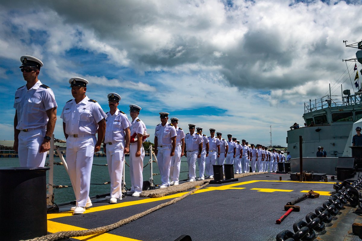 RoyalCanNavy's tweet image. No, this is not a costume change. 🎭
Formerly known as the No. 3 (Service) Dress — White trousers and white oxfords can be worn by #WeTheNavy during summer dress months. Here, #HMCSCalgary arrives in Brunei earlier this year.
#FactFriday