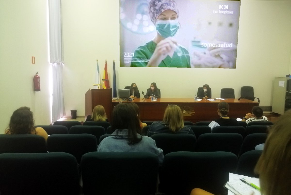 HMHOSPITALES's tweet photo. La supervisora de hospitalización de HM Modelo, María José López López, participó en las "Jornadas de Orientación de la Escuela Universitaria de Enfermería" de la Universidad de A Coruña @UDC_gal

#HMModelo https://t.co/DgByBmxhlc