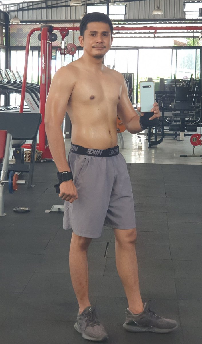 Nuk2Nick's tweet image. ลูกเสือเค้าไม่จับมือขวา 
แต่ถ้ายื่นมือมาขอให้จับมือเรา #เชดโด้
#ออกกำลัง #กล้าม