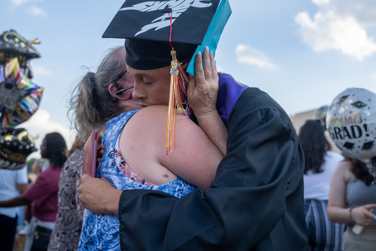rrstar's tweet image. Images from Jefferson High School's graduation ceremony. 
More photos here: rrstar.com/picture-galler…
📸: @CheeksPhoto