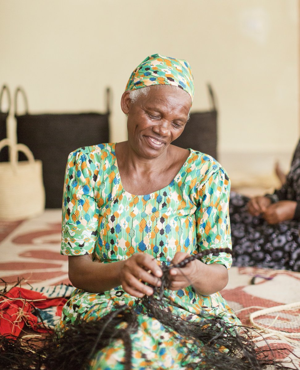 All in a week's work ✨  

We believe that empowering female artisans is a powerful way to preserve cultural traditions and drive sustainable community development. l8r.it/dGha

#indegoafrica #indegomade #shopsmall #empowerwome